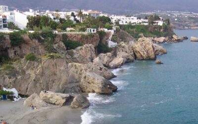 Guía para comprar una casa en Nerja en 2025: precios, zonas y consejos
