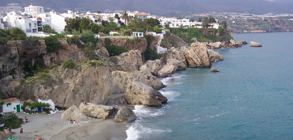 Guía para comprar una casa en Nerja en 2025: precios, zonas y consejos