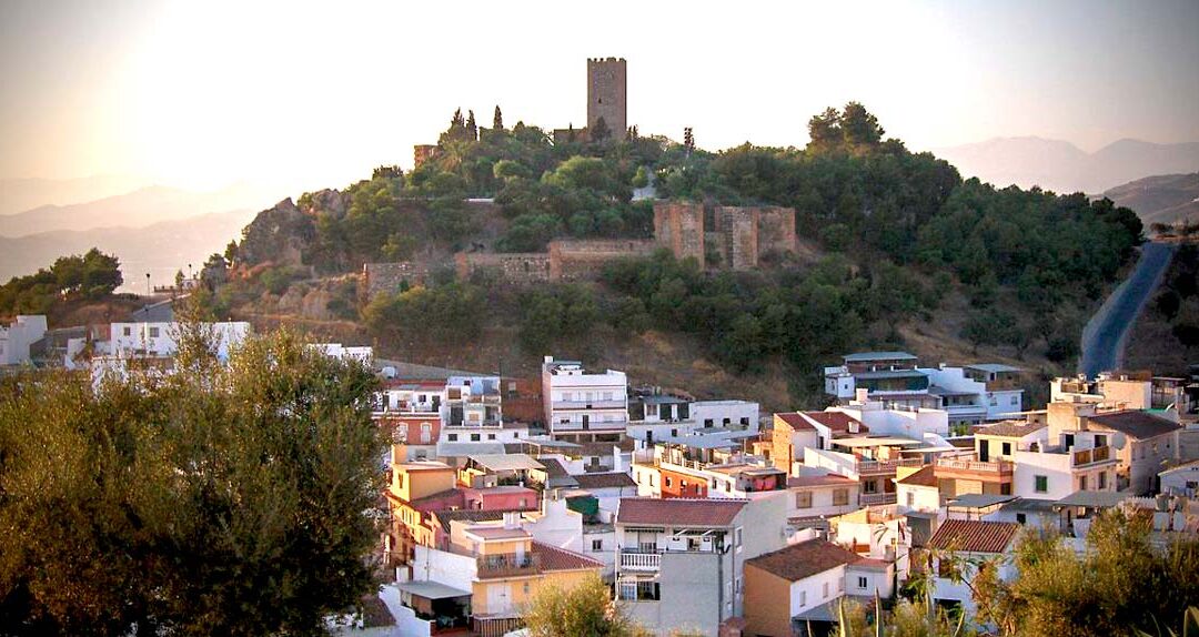 Guía para comprar una casa en Vélez-Málaga en 2025: precios, zonas y consejos