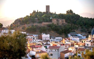Guía para comprar una casa en Vélez-Málaga en 2025: precios, zonas y consejos